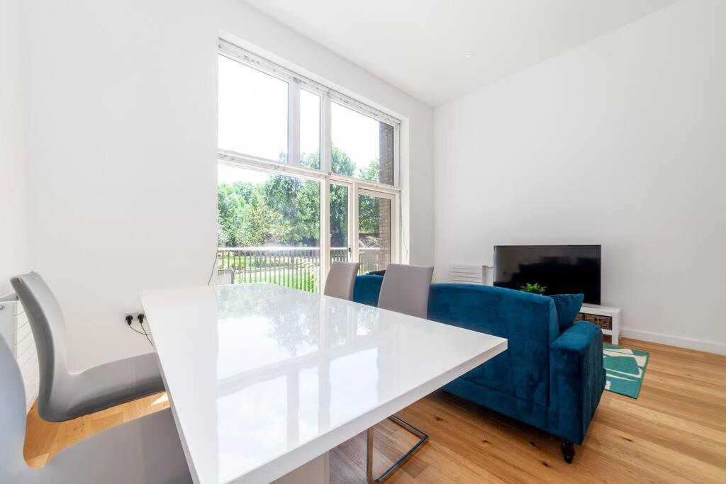 Stunning New 3 Bdr Duplex Wbalcony, East London Apartment Luaran gambar