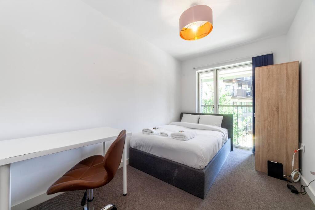Stunning New 3 Bdr Duplex Wbalcony, East London Apartment Luaran gambar