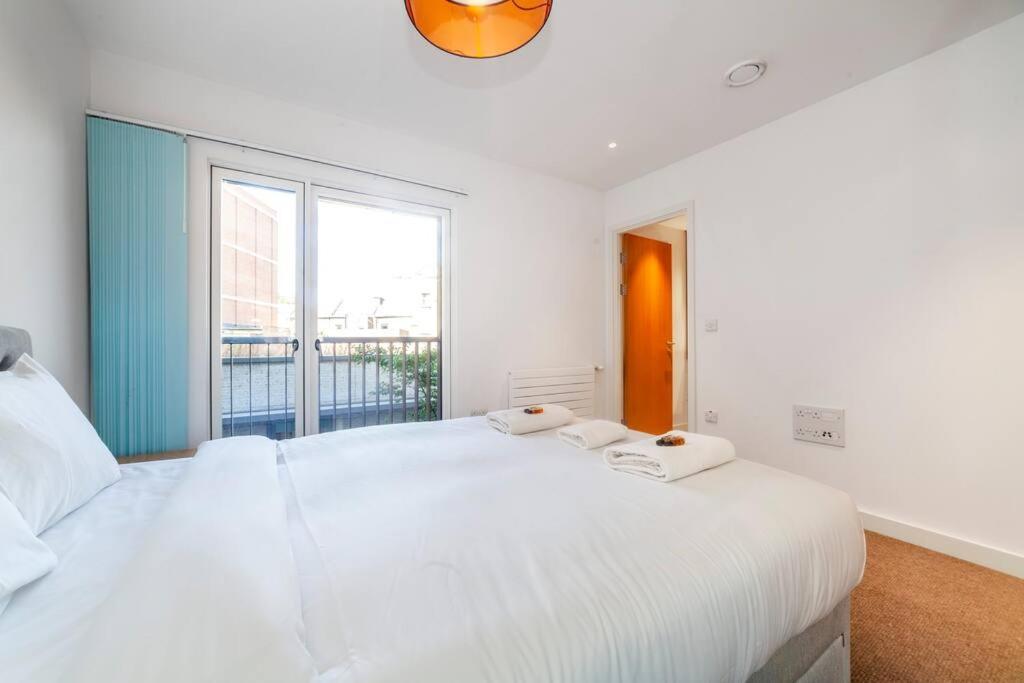 Stunning New 3 Bdr Duplex Wbalcony, East London Apartment Luaran gambar
