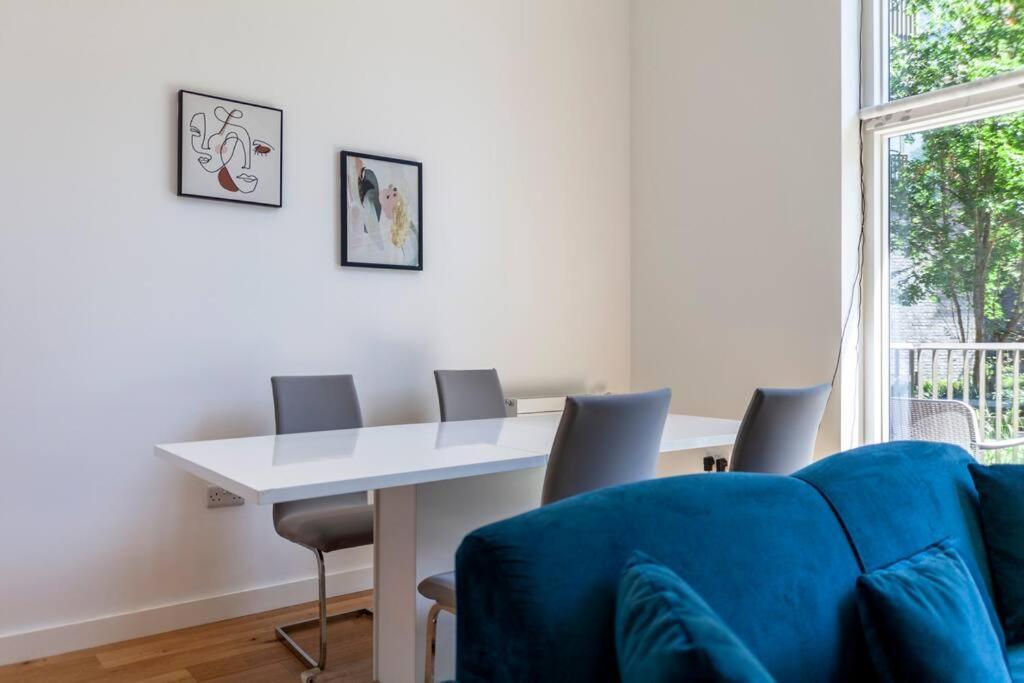 Stunning New 3 Bdr Duplex Wbalcony, East London Apartment Luaran gambar