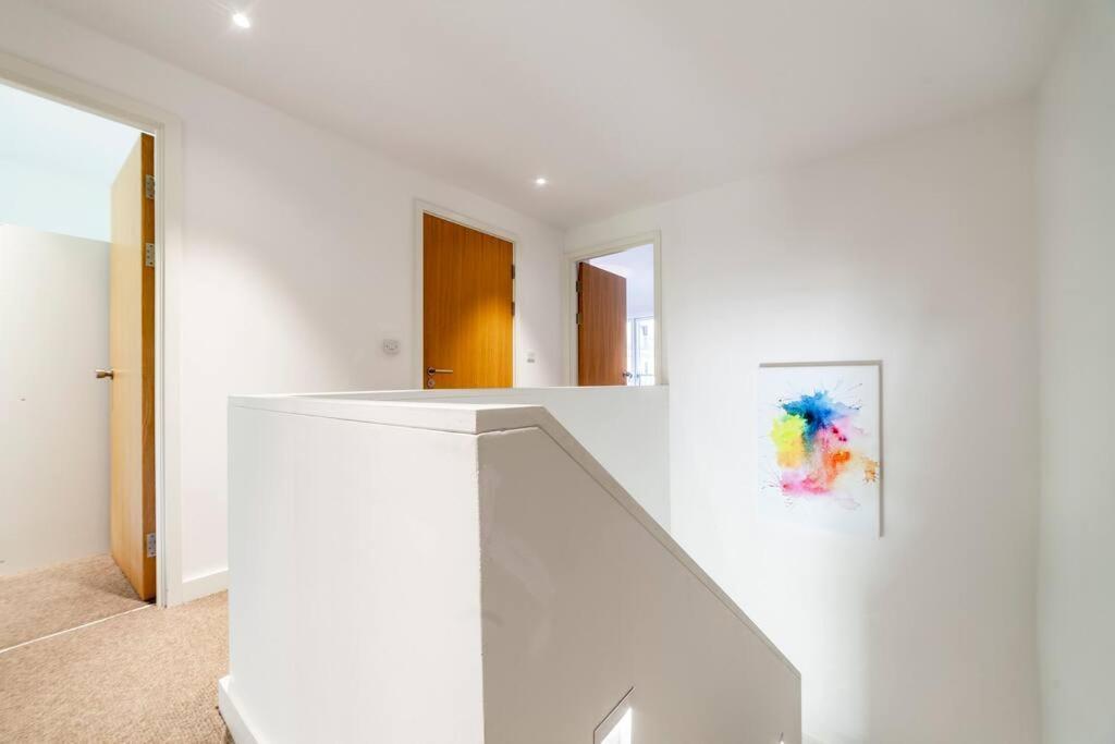 Stunning New 3 Bdr Duplex Wbalcony, East London Apartment Luaran gambar