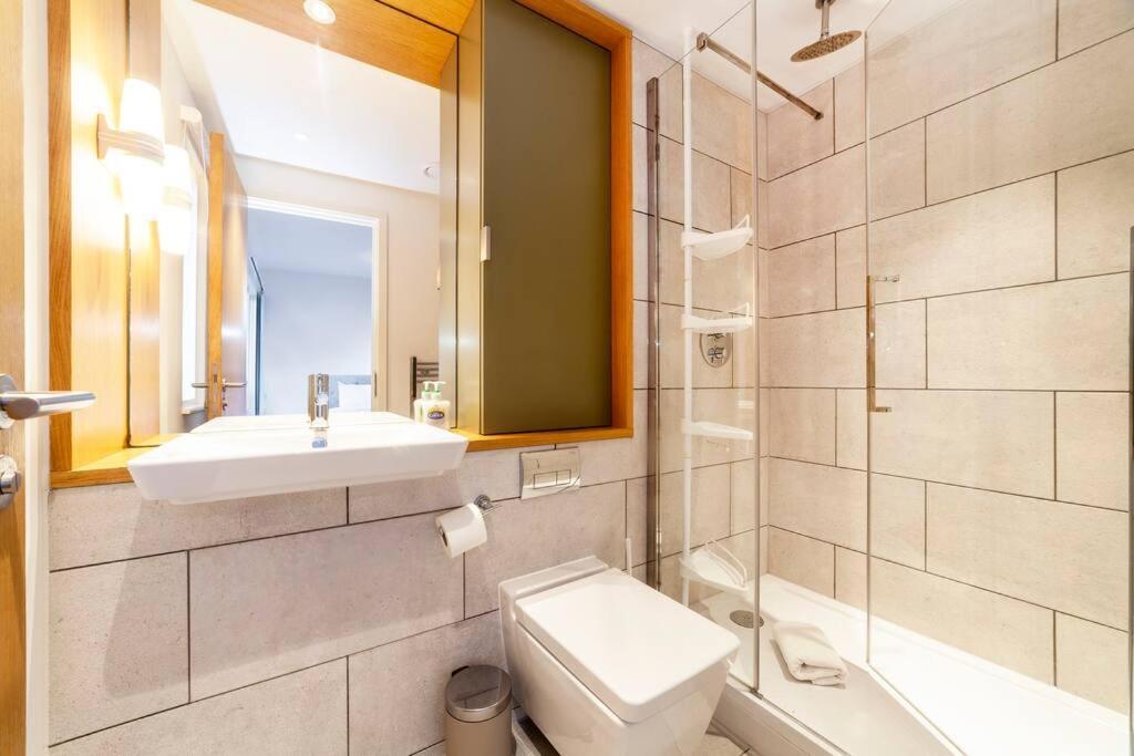 Stunning New 3 Bdr Duplex Wbalcony, East London Apartment Luaran gambar