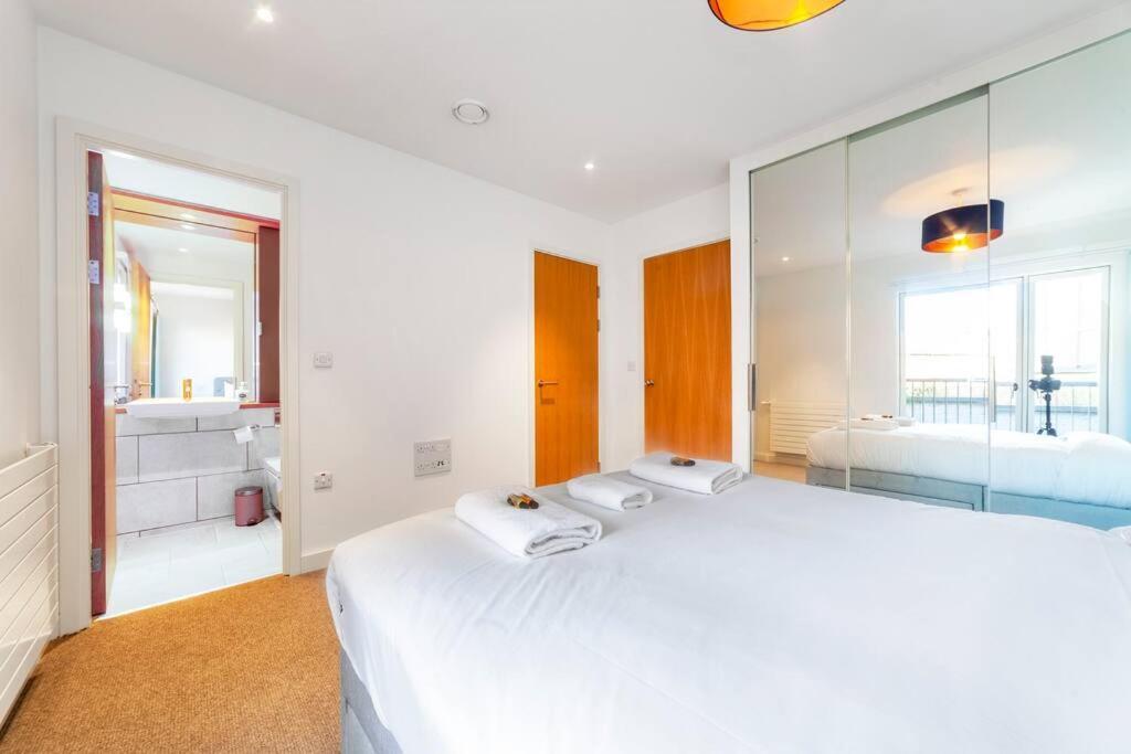 Stunning New 3 Bdr Duplex Wbalcony, East London Apartment Luaran gambar